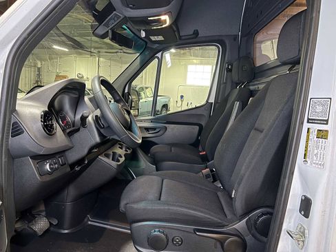 Used 2025 Mercedes-Benz Sprinter 2500 image 20
