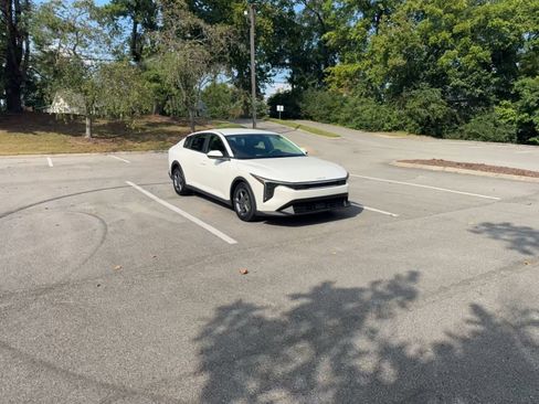 Used 2025 Kia K4 FWD image 3