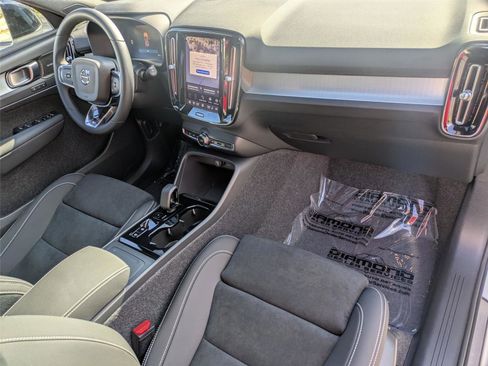 New 2026 Volvo XC40 B5 Ultra w/ Protection Package Premier image 14