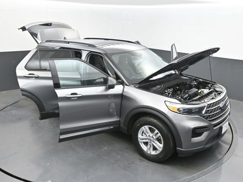 Used 2022 Ford Explorer XLT AWD/4WD image 40