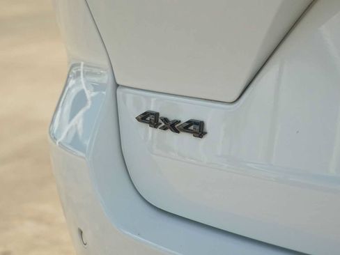 Used 2024 Jeep Grand Cherokee Altitude AWD/4WD image 8