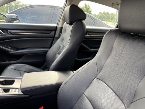 Used 2020 Honda Accord Touring image 17