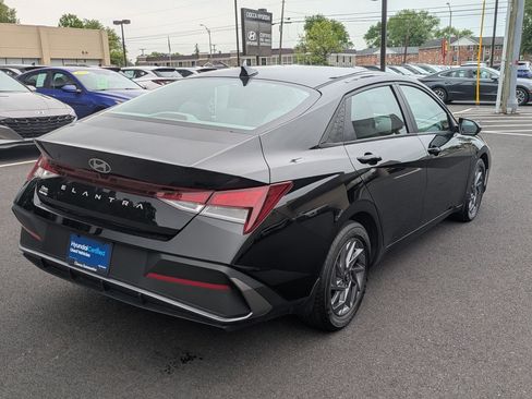 Certified 2024 Hyundai Elantra SEL FWD image 5