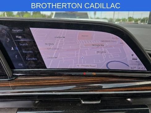Used 2022 Cadillac Escalade Premium Luxury AWD/4WD image 13