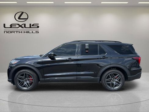 Used 2025 Ford Explorer ST-Line w/ Premium Package AWD/4WD image 9