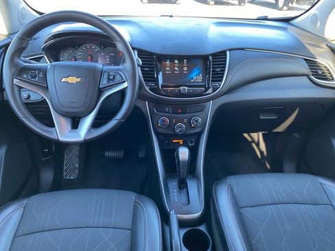 Used 2017 Chevrolet Trax LT w/ LT Convenience Package image 4