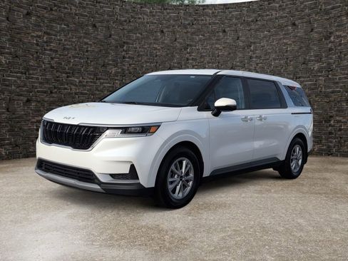 Used 2024 Kia Carnival LX FWD image 6