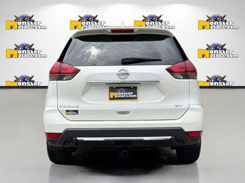 Used 2017 Nissan Rogue SV FWD image 6