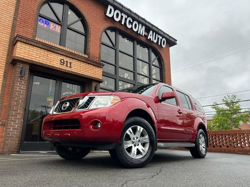 Used 2010 Nissan Pathfinder SE w/ SE Premium Journey Pkg AWD/4WD image 3