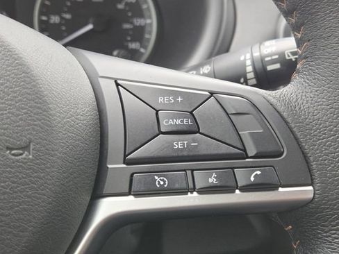 Used 2020 Nissan Kicks SR FWD image 9