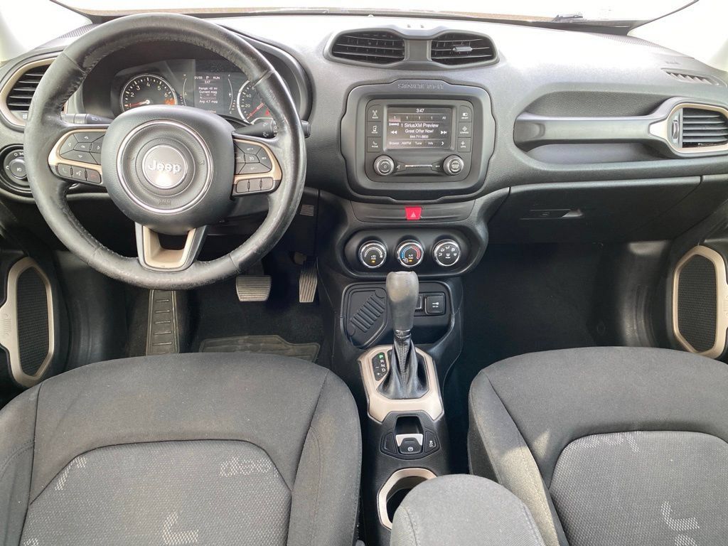 Used 2017 Jeep Renegade Latitude FWD image 4