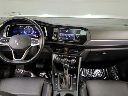 Used 2022 Volkswagen Jetta SE w/ Panoramic Sunroof Package FWD image 21