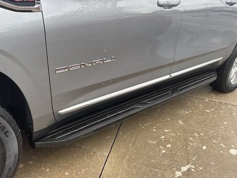 Used 2025 GMC Yukon XL Denali AWD/4WD image 15