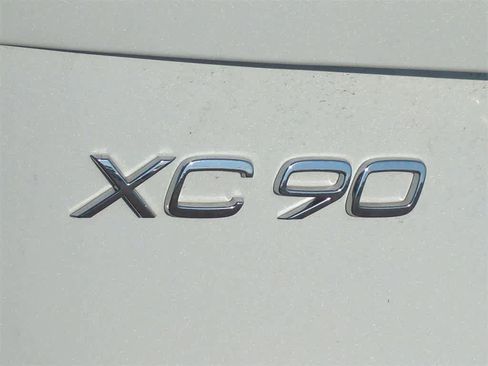 New 2025 Volvo XC90 B5 Plus w/ Protection Package Premier image 11