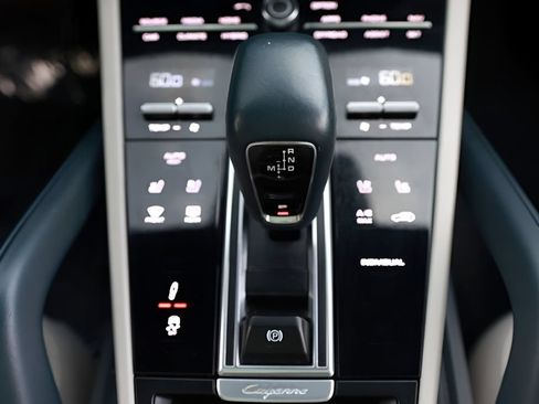 Used 2021 Porsche Cayenne E-Hybrid AWD/4WD image 35