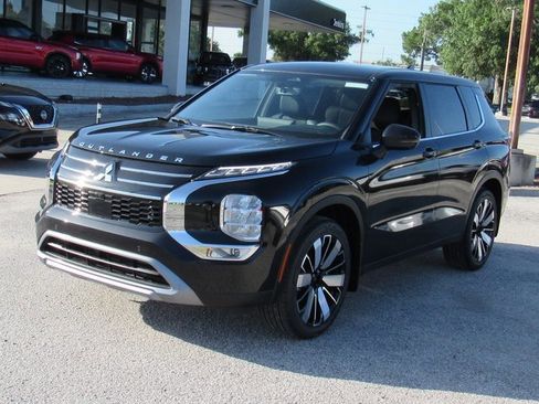 New 2025 Mitsubishi Outlander SE image 6