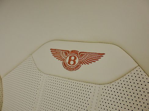 Certified 2023 Bentley Bentayga AWD/4WD image 36
