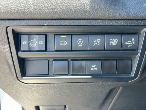 Used 2023 Toyota Tundra Limited AWD/4WD image 28