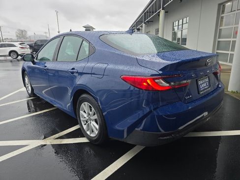 Used 2025 Toyota Camry LE image 7