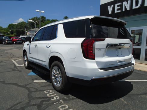 Used 2023 GMC Yukon SLT AWD/4WD image 9