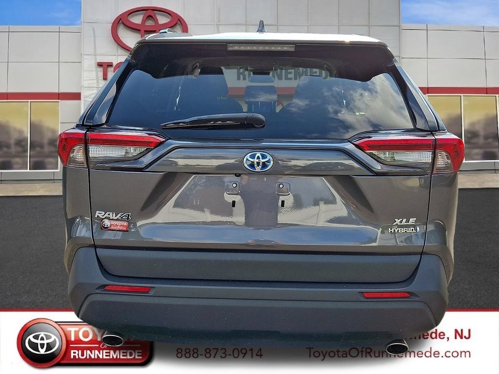 Certified 2024 Toyota RAV4 XLE AWD/4WD image 5