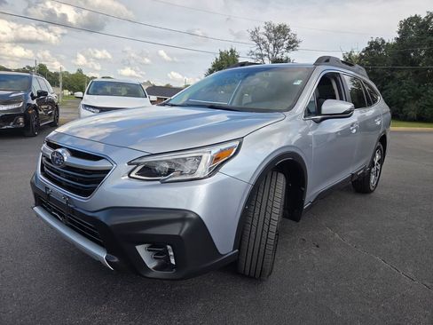 Used 2020 Subaru Outback Limited XT w/ Popular Package #2 AWD/4WD image 3
