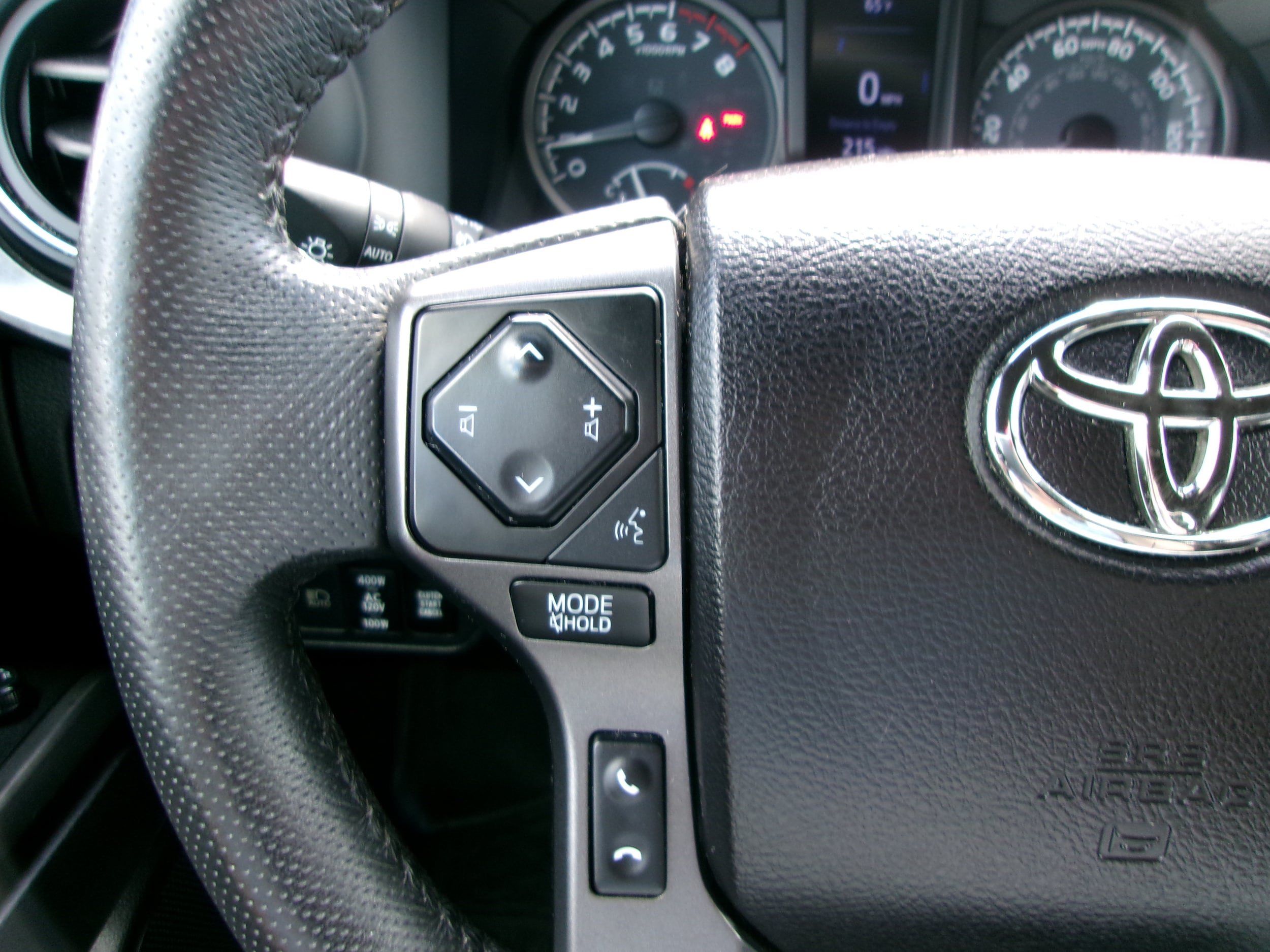 Used 2021 Toyota Tacoma TRD Off-Road w/ Technology Package AWD/4WD image 9