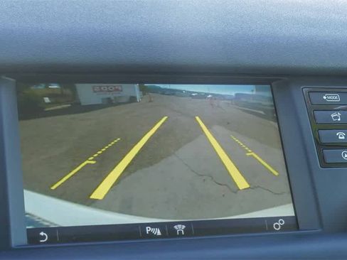 Used 2017 Land Rover Discovery Sport SE image 22