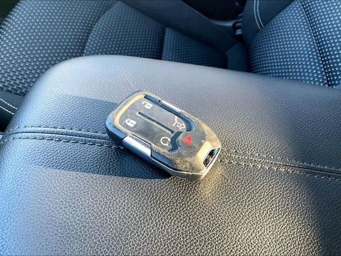 Used 2023 GMC Terrain SLE w/ Driver Convenience Package image 11