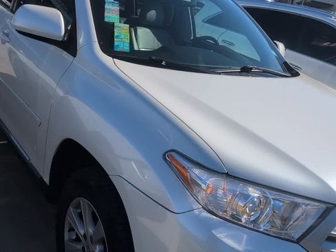 Used 2012 Toyota Highlander SE image 4