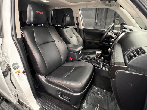 Used 2024 Toyota 4Runner TRD Off-Road Premium image 4