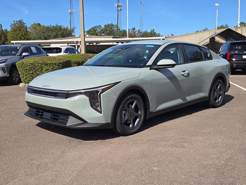 New 2025 Kia K4 LXS image 4