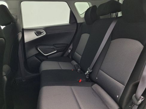 Used 2025 Kia Soul LX w/ LX Technology Package image 18