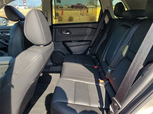 Used 2024 Nissan Rogue SL w/ SL Premium Package image 12