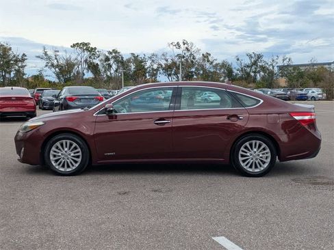 Used 2013 Toyota Avalon XLE Premium image 2