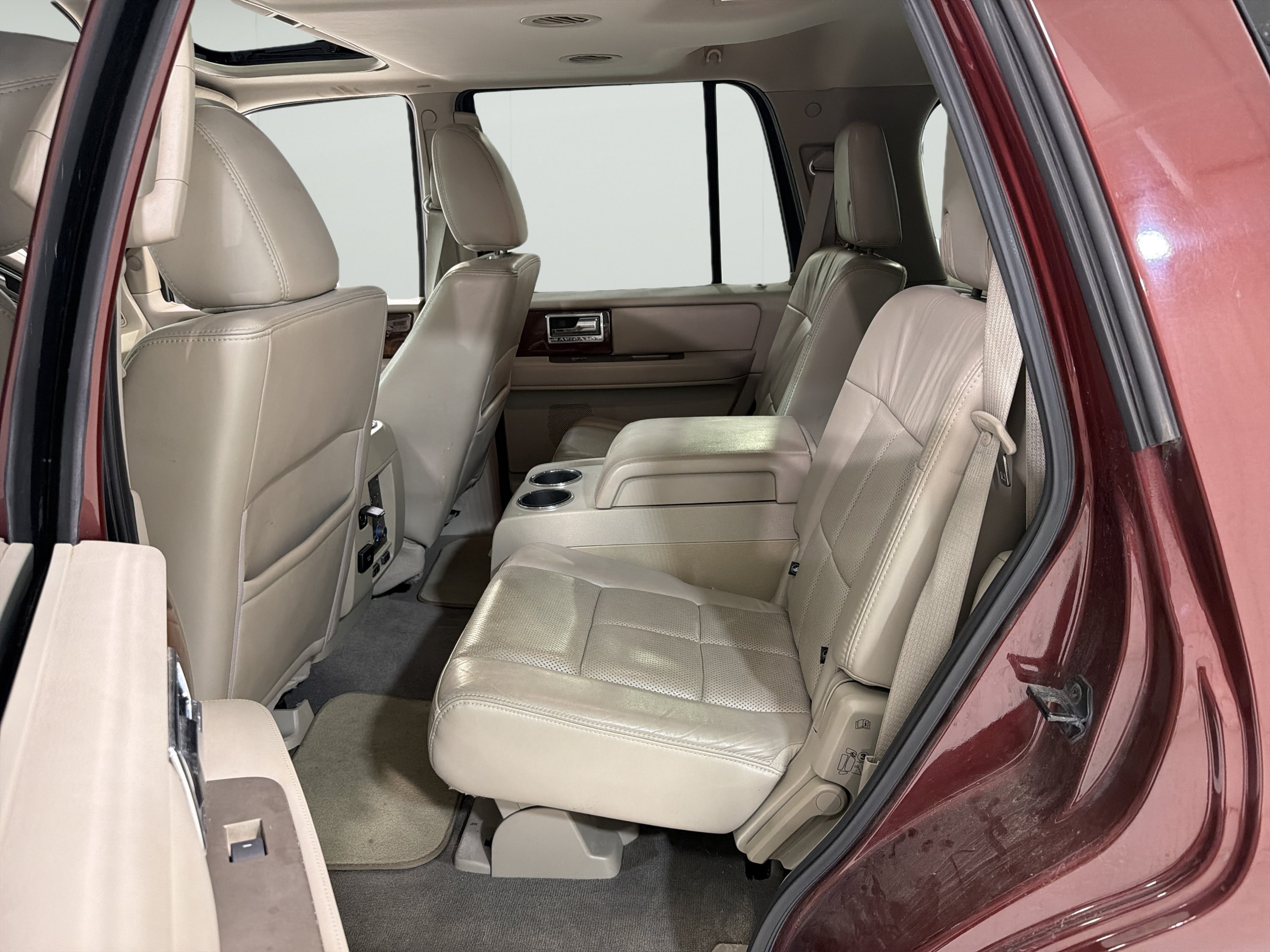 Used 2012 Lincoln Navigator 2WD image 11