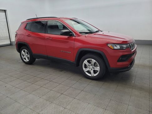 Used 2024 Jeep Compass Latitude image 11