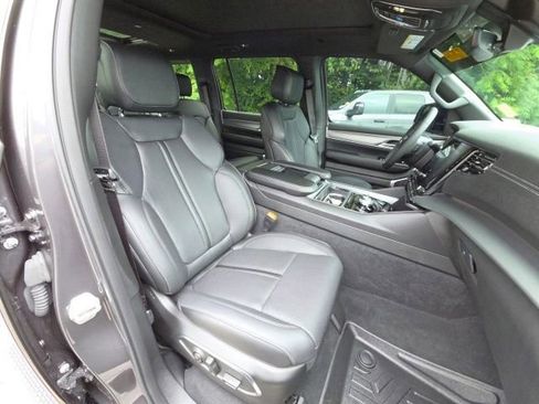Used 2023 Jeep Wagoneer Series II AWD/4WD image 24