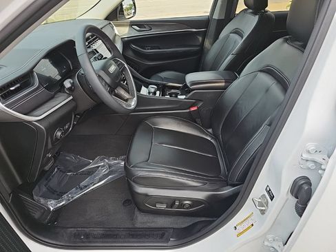 Used 2023 Jeep Grand Cherokee Limited AWD/4WD image 12