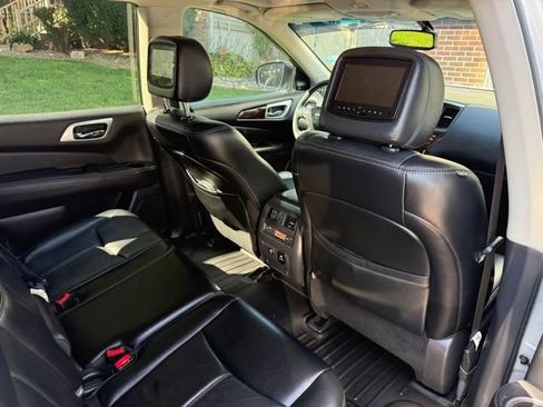 Used 2015 Nissan Pathfinder SL w/ SL Premium Package FWD image 7