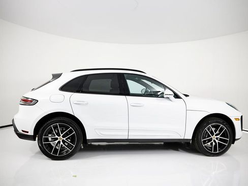 Certified 2025 Porsche Macan image 8