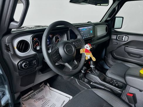 Used 2026 Jeep Wrangler Unlimited Sport AWD/4WD image 9