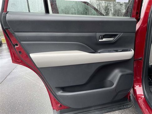 Used 2025 Toyota Grand Highlander FWD image 16