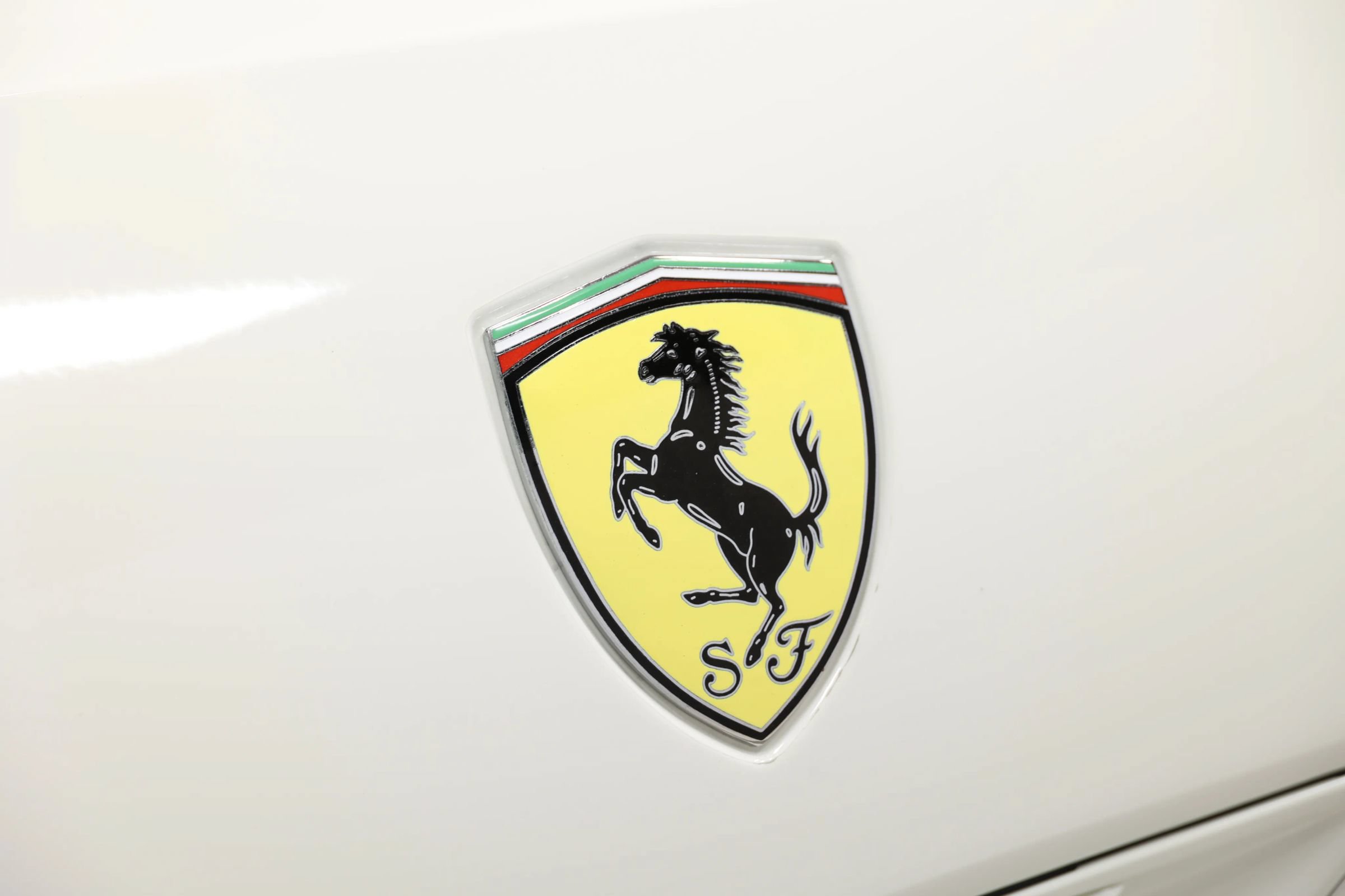 Used 2010 Ferrari California RWD image 8