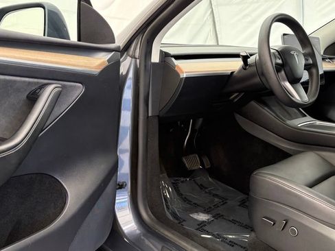 Used 2023 Tesla Model Y Long Range AWD/4WD image 34