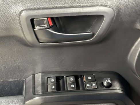Used 2022 Toyota Tacoma SR AWD/4WD image 25