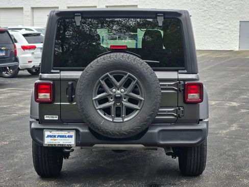 Used 2025 Jeep Wrangler Unlimited Sport AWD/4WD image 12