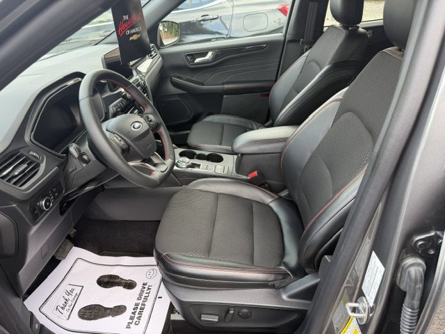 Used 2025 Ford Escape ST-Line Select w/ Class II Trailer Tow Package AWD/4WD image 10