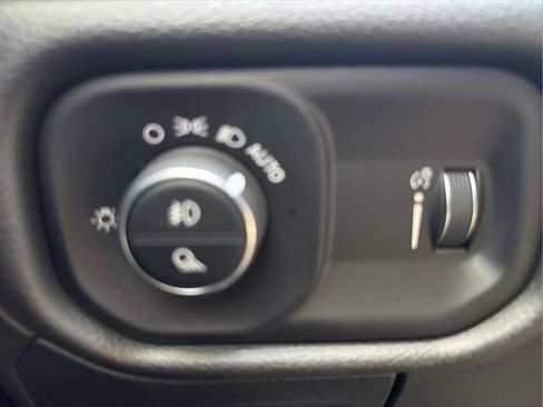 Certified 2025 RAM 1500 Big Horn RWD image 36