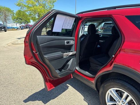 Certified 2023 Ford Explorer XLT w/ Class IV Trailer Tow Package AWD/4WD image 32